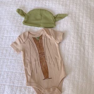 Baby Yoda Costume ( Hat & bodysuit) 3-6 mo